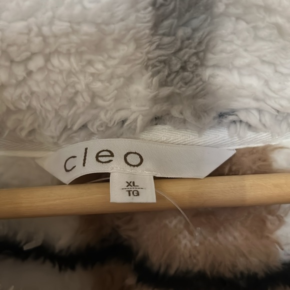 Cleo Sherpa Sweater - Picture 3 of 4